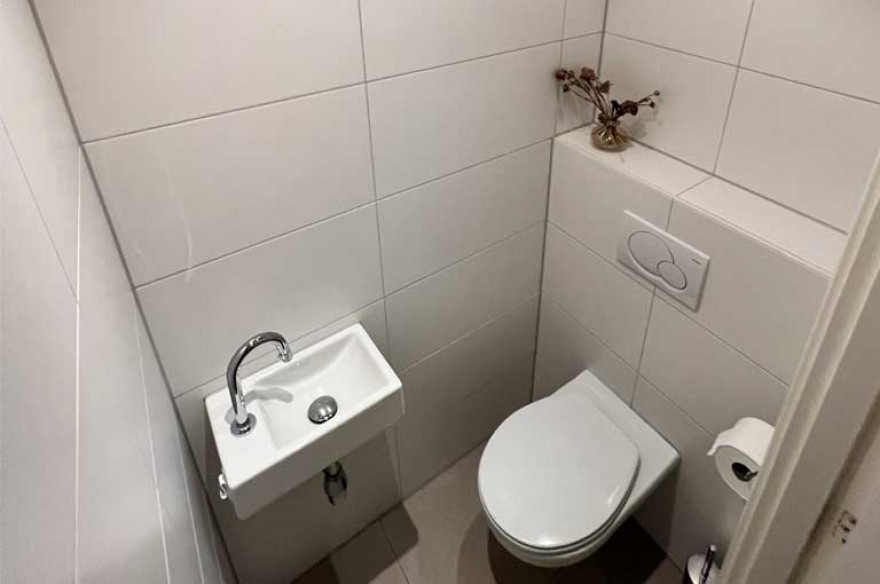 40-toilet